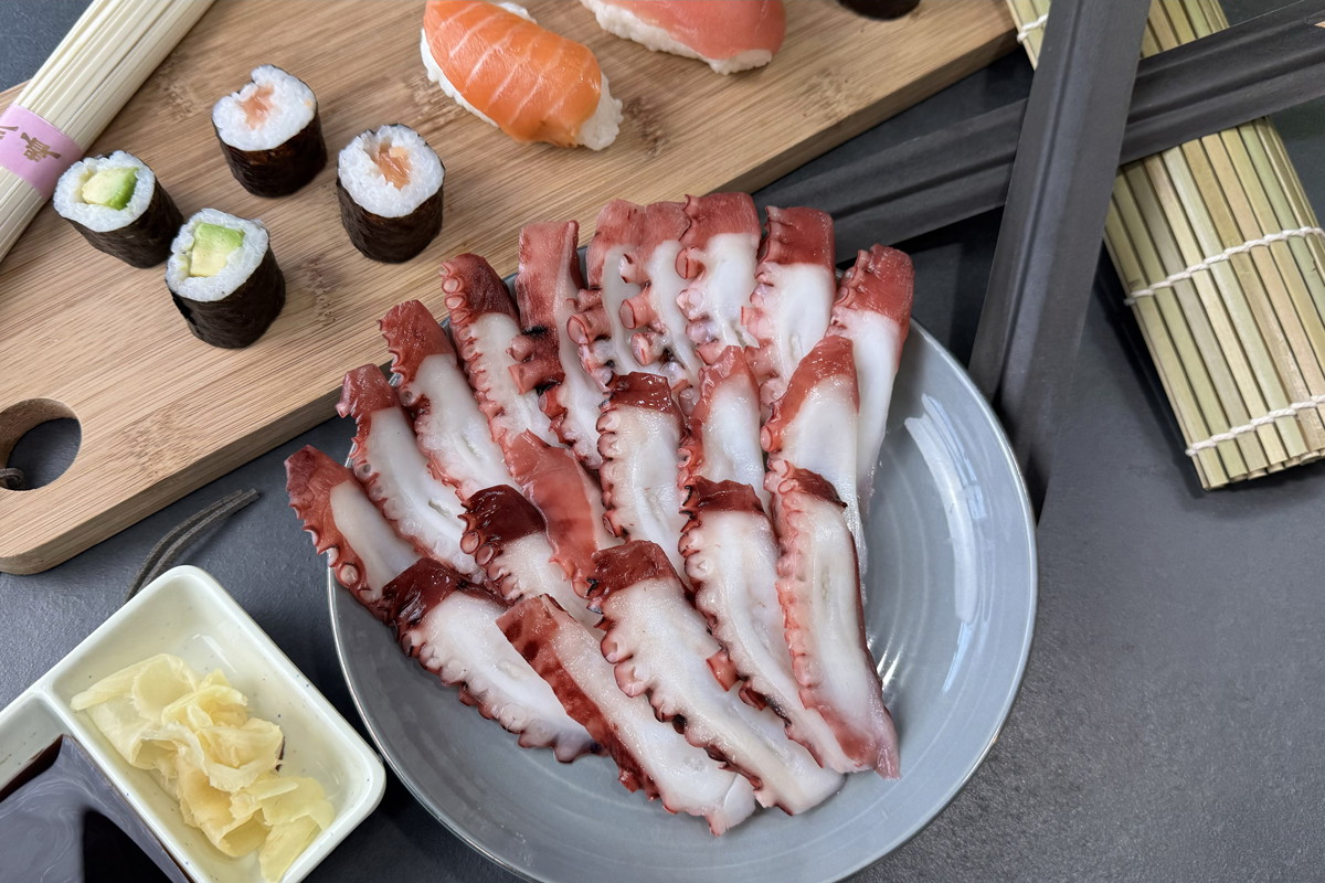 Yude Tako für Sushi - Oktopusarme gekocht und geschnitten