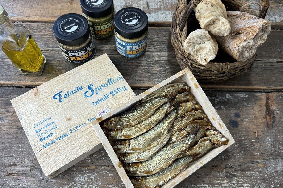 Sprotten geräuchert - in dekorativer Holzkiste
