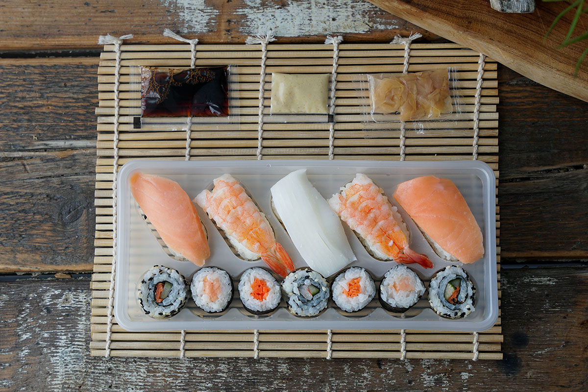 Sushi BOX mit Soya Sauce & Wasabi