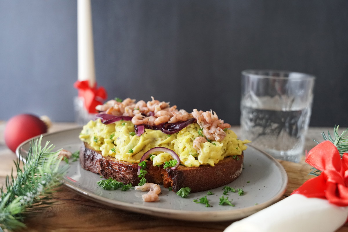 Geröstetes Brot mit Rührei und Krabben Rezept 1