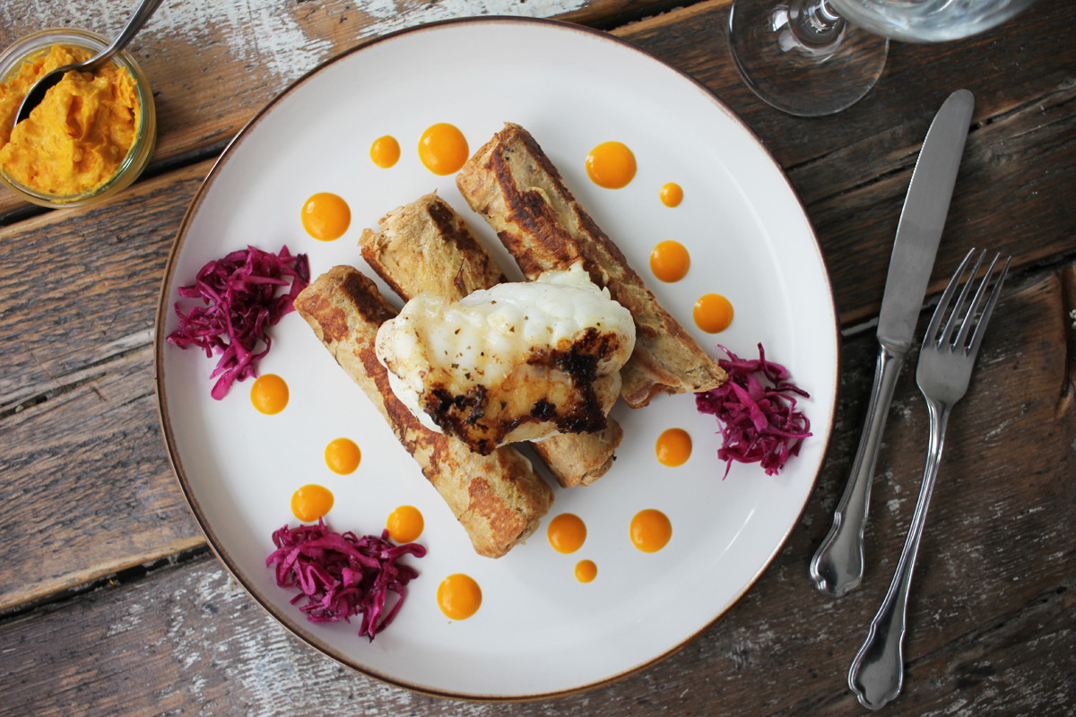 Seeteufel mit Kürbisbutter auf Toast-Röllchen 2