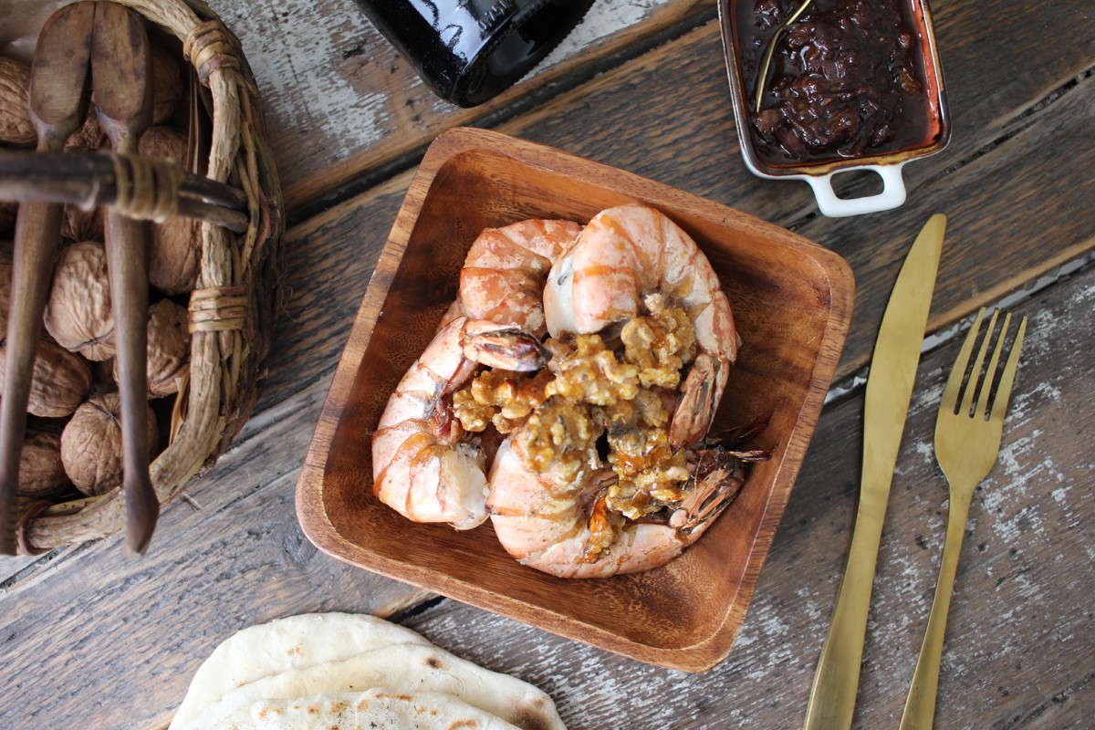 Garnelen mit Pflaumenchutney und indischem Chapati-Brot